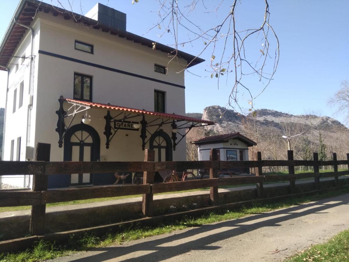 Castro Urdiales - La Vieja Estacion - Cerca De Bilbao Guest House Екстериор снимка