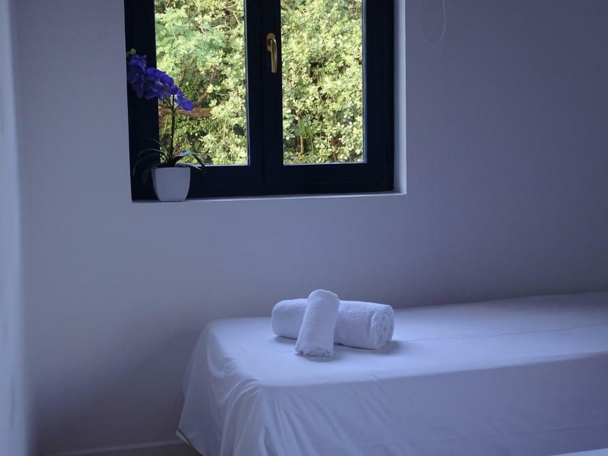 Castro Urdiales - La Vieja Estacion - Cerca De Bilbao Guest House Екстериор снимка